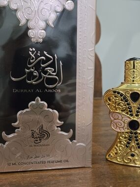 Al Wataniah Durrat Al Aroos Concentrated Perfume Oil — Gold & Pink Bottle